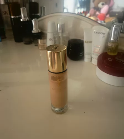 圣罗兰粉底 买隔离霜口红时候顺便买了 确实...