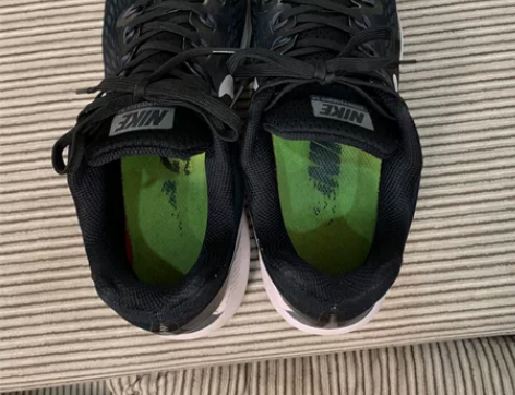 耐克运动鞋43码，无开胶无破损，标有瑕疵，...