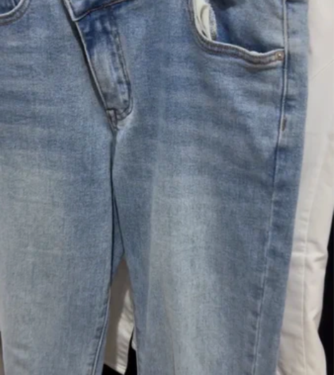 购入全新牛仔裤 买了就不喜欢 便宜出售 感...