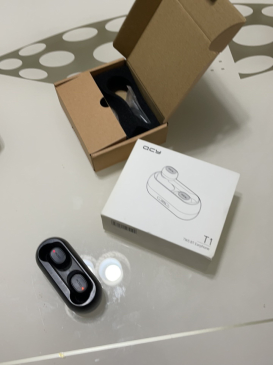 QCY T1蓝牙耳机，京东买的，配件盒子齐...