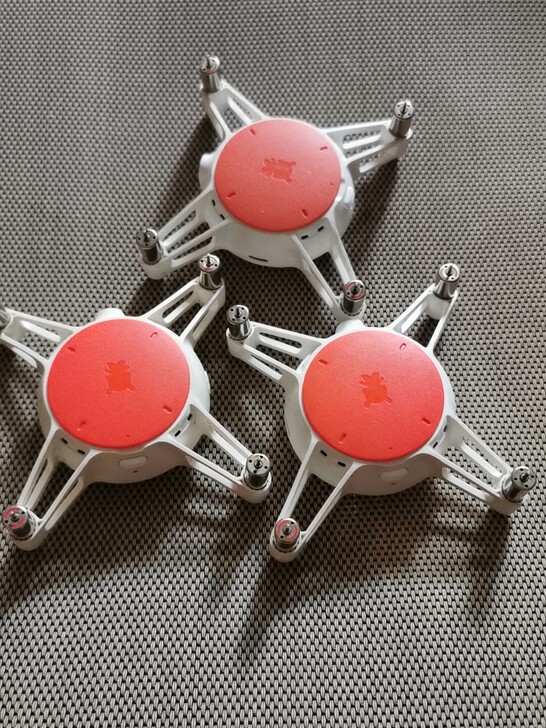 小米米兔遥控小飞机无人机航拍有三台，功能正...