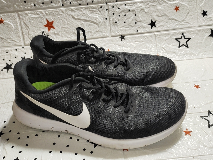 42码耐克正品九成新运动鞋休闲网鞋二手男士...