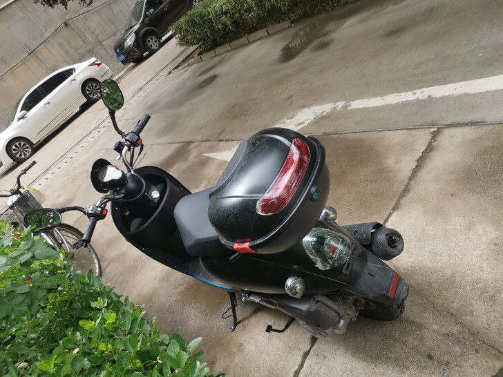 小龟王摩托车电喷125CC小绵羊踏板车双人...