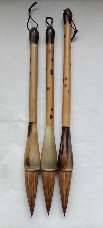 纯狼中斗笔，黑香妃杆子，两头白牛角的，出锋...