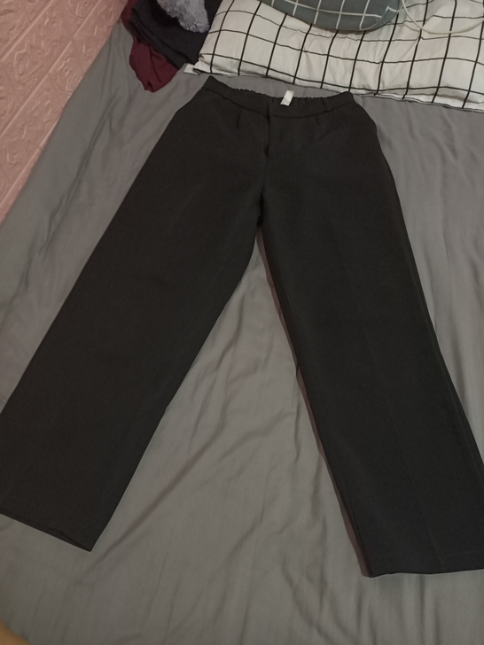 黑色西装裤，挺新 不爱穿了质量很好 腰部有...
