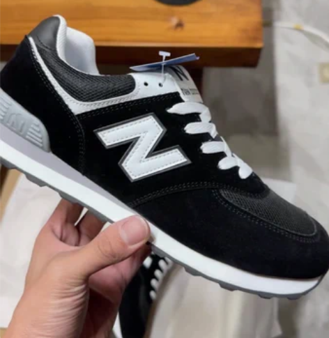 新百伦男士运动鞋43码全新 感兴趣的话点“我想要”和我私聊吧～