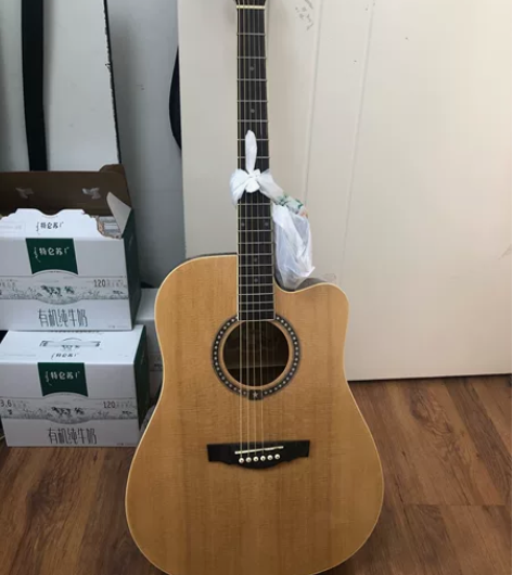 吉他，16年购买，但没怎么玩过。几乎全新（...
