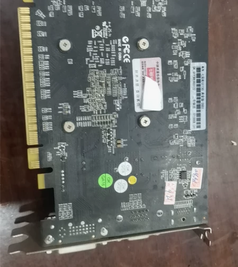 七彩虹gt730 2g d3 成色如下面实...