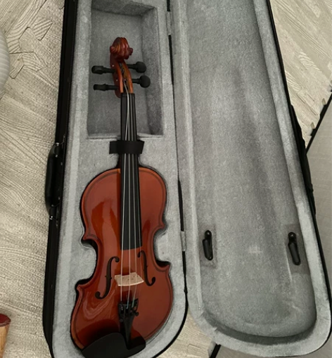 1/4小提琴一把，全新 由于搬家弓找不到了...