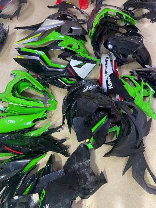 忍者400原装外壳，需要的私聊，可以修复翻新