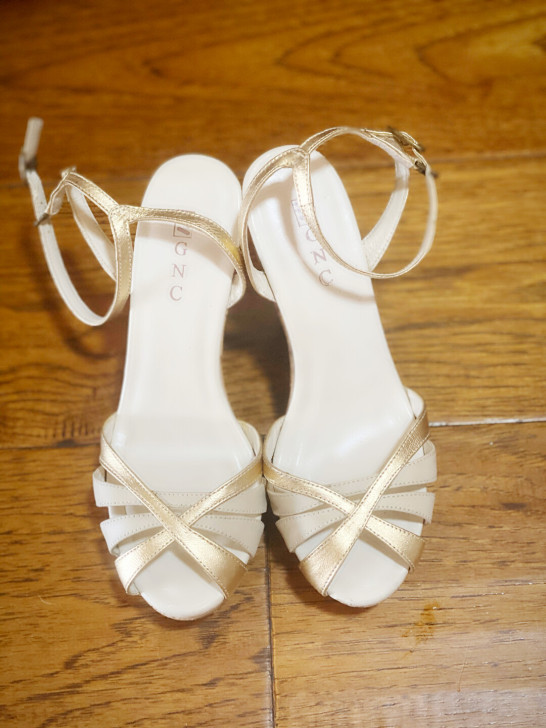 转让八成新厚底凉鞋，穿上立马显现身材，长腿...