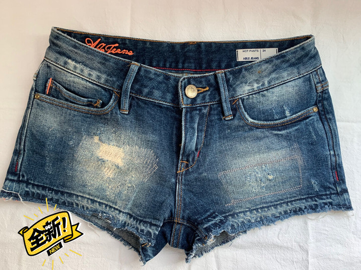 ABLEJEANS全新牛仔短裤，深蓝色水洗...