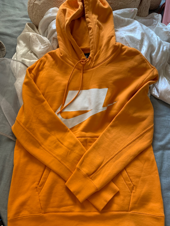 耐克Nike橙色连帽卫衣去年专柜购入王鹤棣...