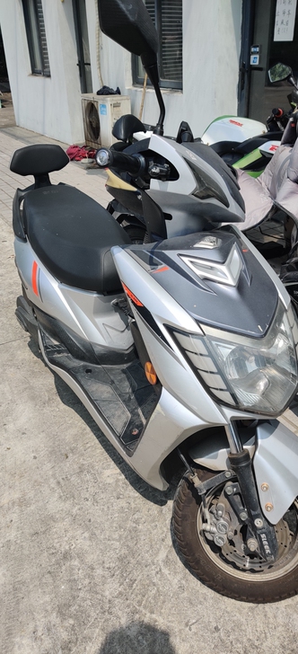 出自己用的祥龙二手电动车，外观很新，而且电...