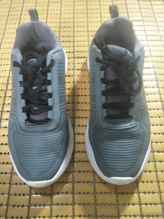 42码耐克休闲运动鞋 无瑕疵 无开胶 正...