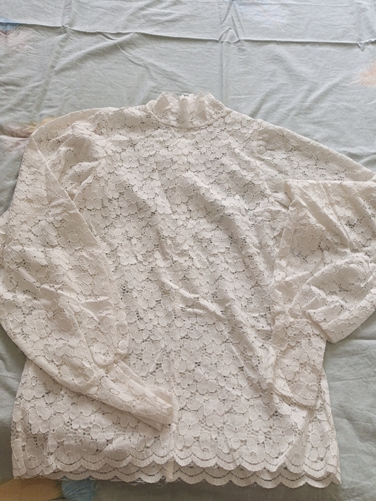 白色蕾丝衫 全新