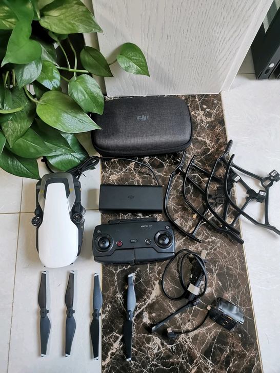 w5大疆Air1标配，整体成色非常好，正常...