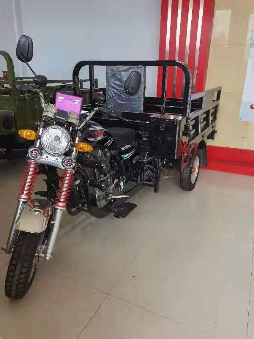 三轮摩托车，1.6米乘1.2米