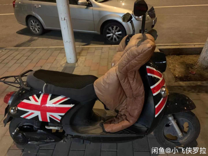 19年入手，发票在，原价4500，可以看看...