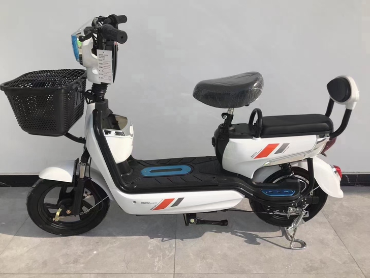 给钱就卖。便宜处理全新电瓶车二手电动车电摩二手电车爱玛雅迪绿