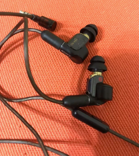 自用Sony n3ap，单耳塞，耳塞头成色...