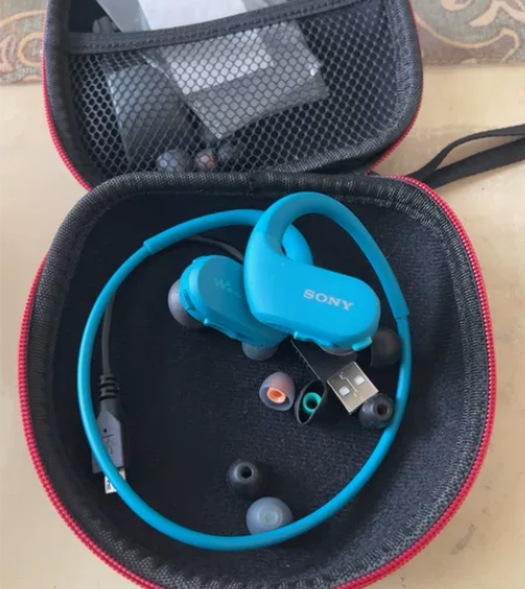 索尼walkman耳机带盒一套 游泳可戴，...