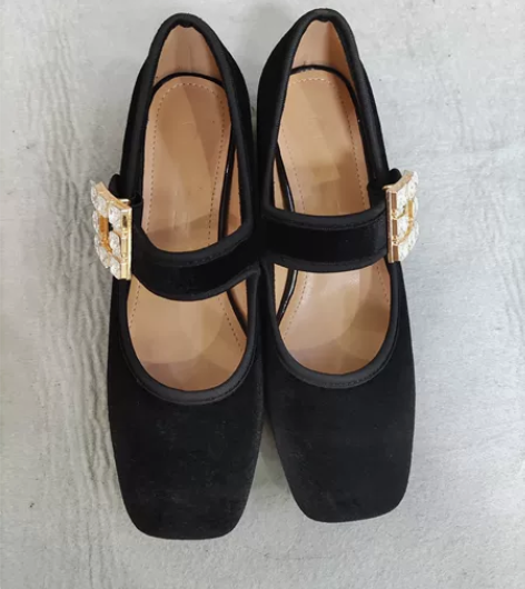 36码 初系黑色小香风单鞋 拍照板鞋不议价...