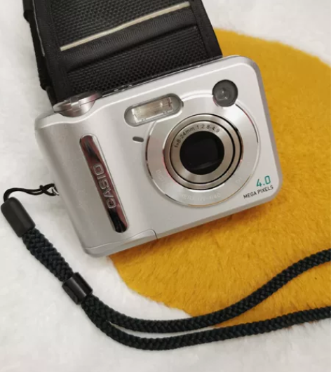 卡西欧照相机QV-R40 400万有效像素...