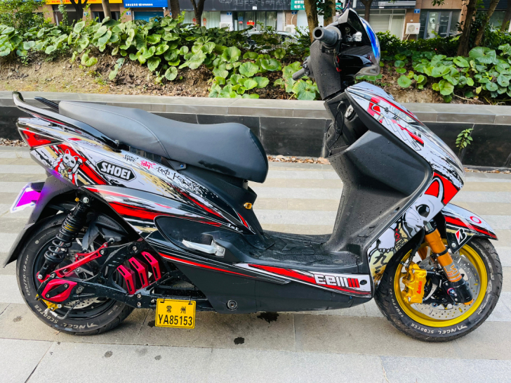 准新劲战三代目电摩电动车落地十几天成色99新