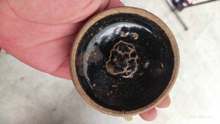 宋代茶洋窑油灯盏。品如图自鉴。包真包老。