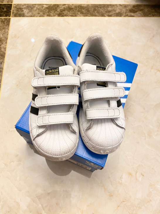 正品阿迪达斯三叶草贝壳头运动鞋 12K 购...