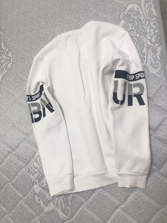 特步卫衣170码 在专卖店200多买的