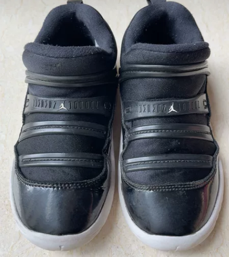 12C 乔丹篮球鞋 感兴趣的话点“我想要”...