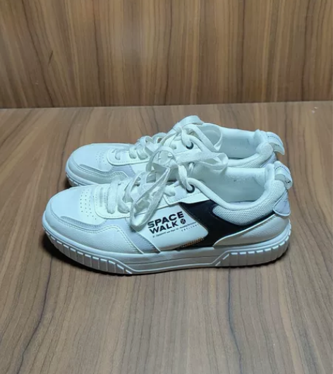 闲置正品特步男鞋40码板鞋运动鞋跑步鞋。二...