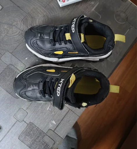 特步童鞋,脚长太快,闲置了,几乎全新,有缘...