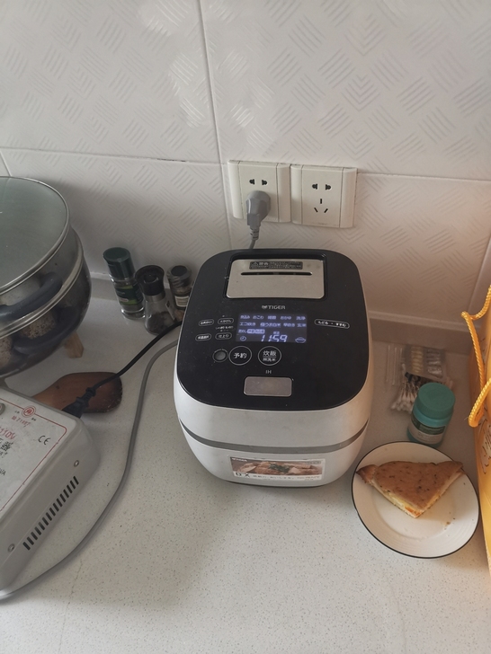 日本虎牌电饭煲维修误插电插错电源不通电维修...