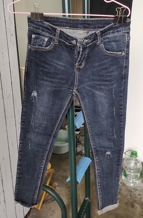 淘宝购入，无品牌，裤子质量还不错，样子也可...