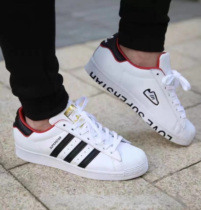 易烊千玺同款Adidas 男女 三叶草 金...