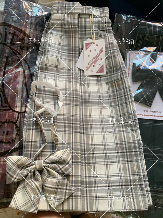 梗豆 裙子:白鹤