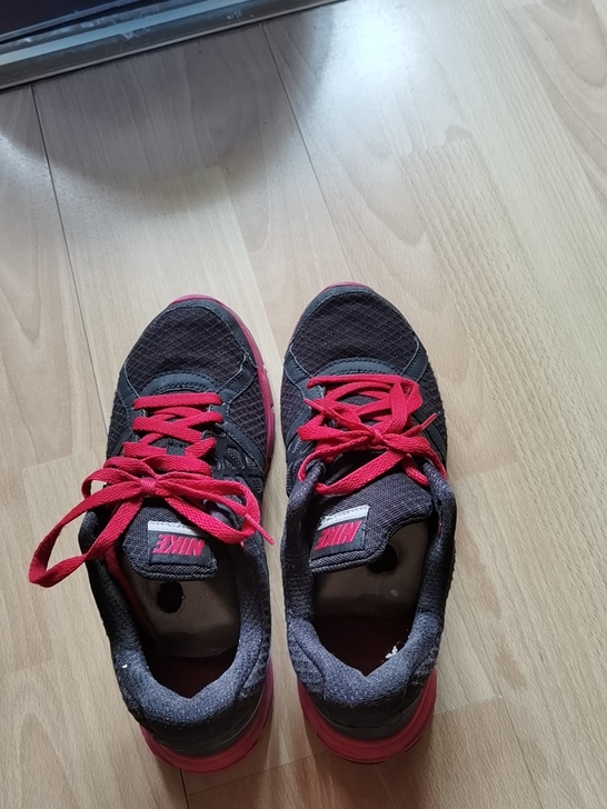 nike男运动鞋42  8成新