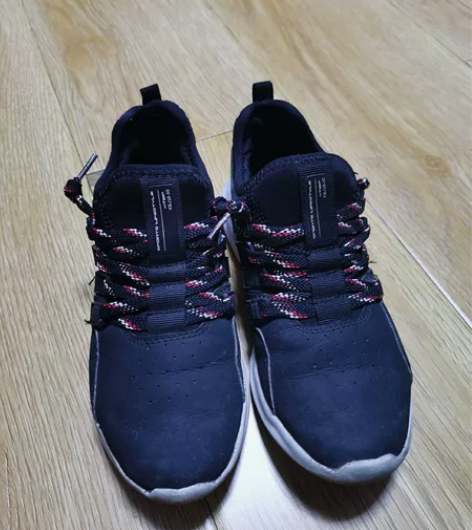 特步童鞋35码,七成新 感兴趣的话点“我想...