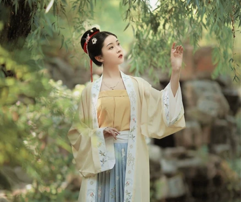 兰若庭 此间春色 汉服 宋制 绣花 对襟 吊带 百迭裙 兰家...