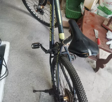 永久自行车  铝合金车架 成色一般般，锈迹...