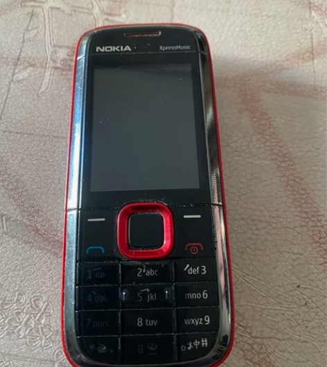 诺基亚手机 成色如图 能开机 单机无其他配...