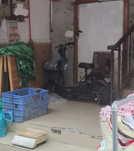 哈啰电动车 上月新换电池 8成新 感兴趣的...