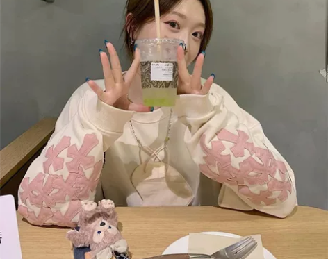 张智妍 克罗心 卫衣 粉色皮质十字架 质量...