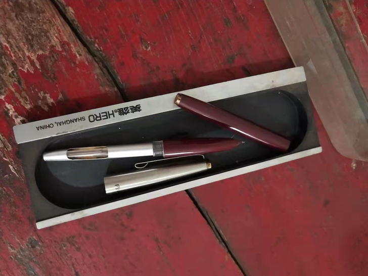 绝对的收藏级别老钢笔英雄牌的[憨笑]