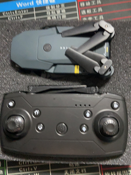 飞行器。一个电池