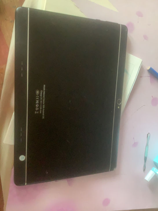 平板电脑，屏幕烂了，其他功能一切正常，自提...