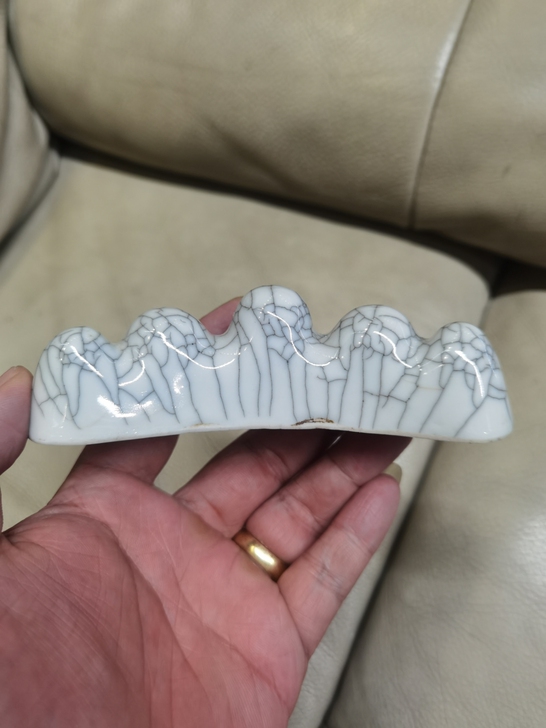 清中期哥釉笔山，质量非常好，全美品相。难得...